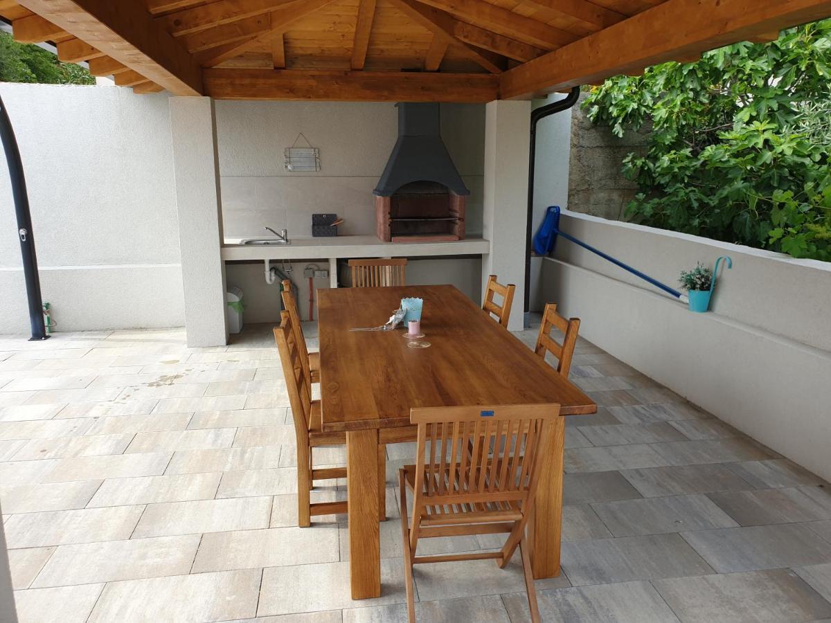 Apartments Klaudija Čižići Kültér fotó